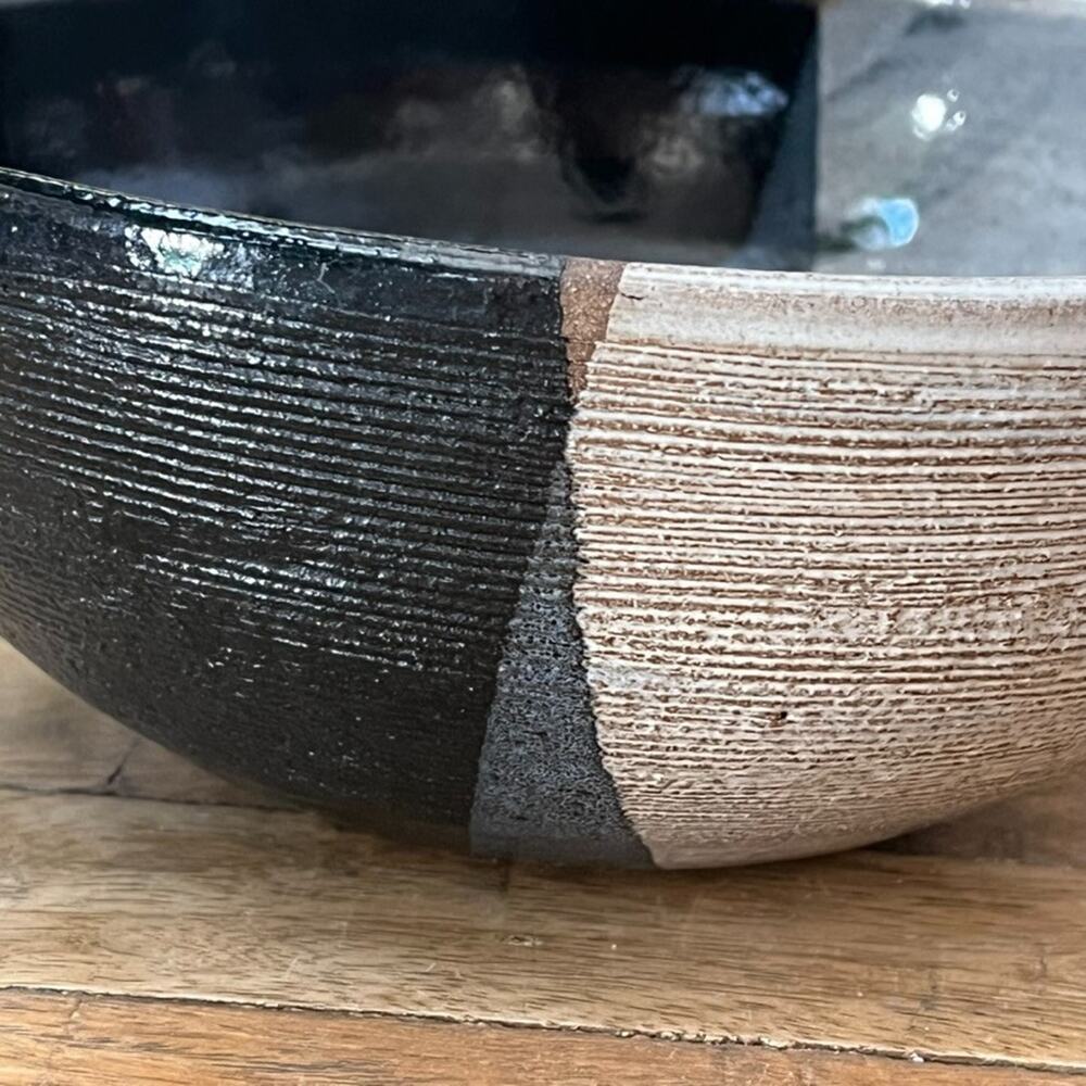 Studio Art Pottery Bowl 7.5" Dark Blue & Ivory Two Tone Glaze Rib Texture - Picture 5 of 12